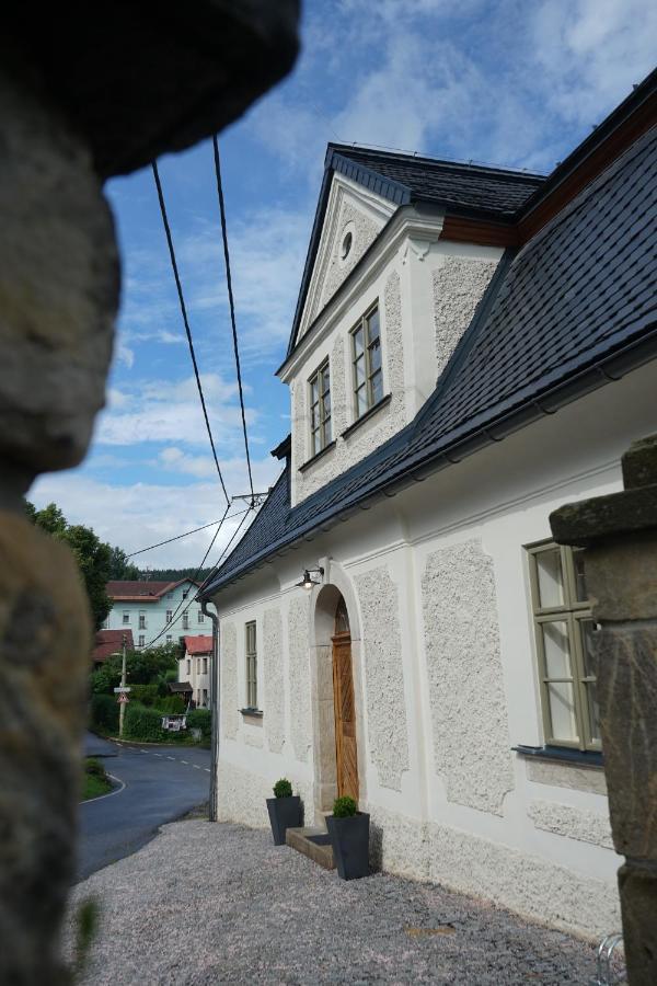 Baroque Chaplain House Kaplanka 1796 A. D. - Historical Luxury Apts In Bohemian Paradise Zelezny Brod エクステリア 写真