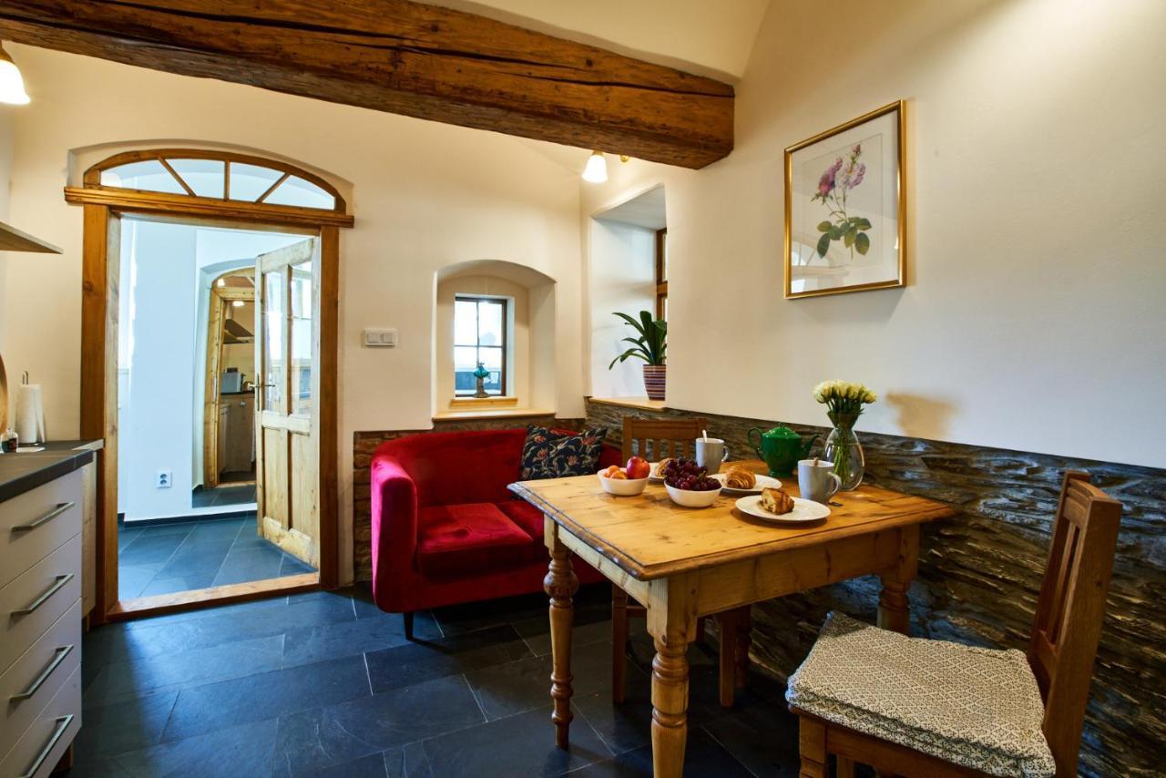 Baroque Chaplain House Kaplanka 1796 A. D. - Historical Luxury Apts In Bohemian Paradise Zelezny Brod エクステリア 写真